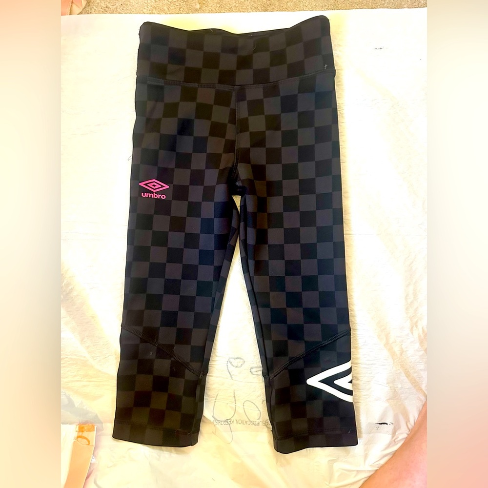 Umbro girls Black Checkered Leggings cropped 2/3 size small